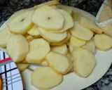 Foto del paso 1 de la receta: Filet de merluza sobre colchón de verduras 🥔🐟