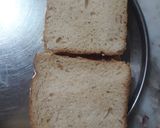 A picture of step 3 of Schezwan Bread Sandwich.