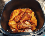 Foto del paso 8 de la receta: Muslitos de pollo especiados con cuscús en Airfryer o al horno