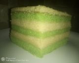 A picture of step 4 of Layered moist cake.