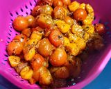 Foto del paso 2 de la receta: UCHUVAS🍅a Las Finas Hierbas Con🎂Mozzarella...!🥳