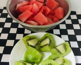 Foto del paso 1 de la receta: Paletas Heladas de Sandía y Kiwi!