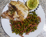 Foto del paso 3 de la receta: Corvina a la plancha con guisantes