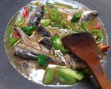 Foto langkah ke 3 dari resep Oseng ikan deles cabe hijau.