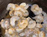 Foto del paso 2 de la receta: Camarones 🍤 con ajo y coco 🥥