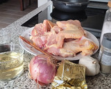 Foto del paso 1 de la receta: Pollo Rustido con Ciruelas y Orejones