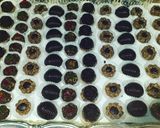 صورة لخطوة 2 من وصفة حلوة بكوكو وشوكولاته (اربعة اشكال)