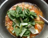 Foto langkah ke 7 dari resep Tomyam Steamboat Rumahan.