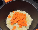 Foto del paso 2 de la receta: Colas de merluza en salsa jardinera