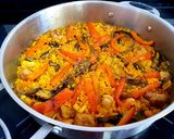 Foto del paso 5 de la receta: Arroz con pollo, mini-albóndigas y alcachofas