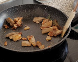Foto del paso 7 de la receta: Patatas revolconas con salteado de setas de chopo