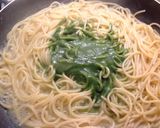 Foto del passaggio 11 della ricetta Spaghetti con le vongole e cavolo nero