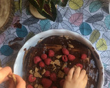 Foto del paso 5 de la receta: Tarta de galletas con chocolate y frambuesas