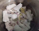 Foto langkah ke 1 dari resep Sop Kikil Kambing.