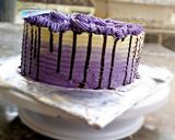 A picture of step 1 of Chocolate drip on buttered cream icing cake.