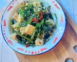 Foto langkah ke 3 dari resep Tumis Kangkung Putih Telur Masak Tauco (6).