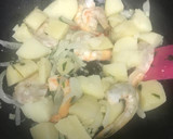 Foto del paso 1 de la receta: Camarones con papas en tomate verde  ©