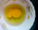 A picture of step 1 of Cheese Omellete.