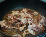 Foto del paso 5 de la receta: Calamares marinados a la plancha