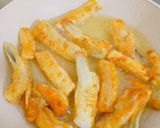 Hình bước làm 2 của món Lườn cá hồi chiên giòn chấm xốt mayonnaise