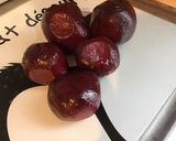 Une image de l'étape 1 de Salade de betteraves rouges et tomates au fromage frais.