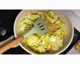Foto langkah ke 5 dari resep Tumis mini baso campur.