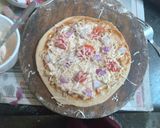 পিজা উইথ ক্রীমি ম্যাগি টপিং (pizza with creamy Maggi toping recipe in Bengali)) রেসিপি ধাপ - 4 ছবি