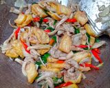 Foto langkah ke 5 dari resep Tumis Tahu Jamur Tiram.