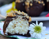 Foto del paso 5 de la receta: Bombones de leche condensada y coco🍫