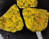 A picture of step 2 of Methi paratha.
