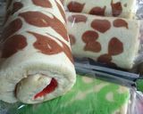 Foto langkah ke 9 dari resep Roll Cake Kukus Anti Gagal.