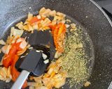 Foto del paso 6 de la receta: Espaguetis integrales con salchichas veganas y salsa de tomate