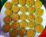 तिरंगे पिनव्हील कुकीज़ (Tiranga Pinwheel Cookies Recipe in Hindi) रेसिपी चरण 8 फोटो