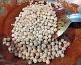A picture of step 3 of Gud chana patti.