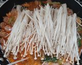 Foto langkah ke 4 dari resep Seblak Jamur Enoki.
