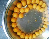 A picture of step 3 of Besan ladoo.