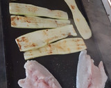 Foto del paso 2 de la receta: Dorada a la plancha con calabacín