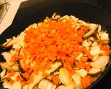 Hình bước làm 3 của món Cháo Nấm (chay mặn đều được)