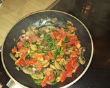 Omlet ze szpinakiem, pieczarkami i szynką z kurczaka krok przepisu 2 zdjęcie