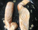 Foto del paso 3 de la receta Salmón en salsa de cebolla
