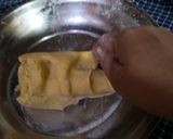 A picture of step 2 of Makai ki roti.