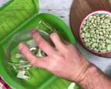 Foto del paso 1 de la receta: Habas con jamón y ajetes en Lékué al microondas