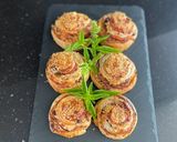 Foto del paso 2 de la receta: Rollitos de hojaldre con jamón de York y queso 🧀
