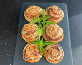 Foto del paso 2 de la receta: Rollitos de hojaldre con jamón de York y queso 🧀