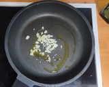 Foto del paso 2 de la receta: Tostón de aguacate y tomate confitado