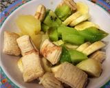 Foto del paso 2 de la receta: Desayuno saludable: banana, kiwi, anana, cereales y vainilla