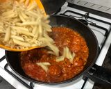 Foto del paso 3 de la receta: Macarrones gratinados con salsa boloñesa y orégano (cocina de aprovechamiento total)