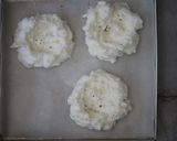 Gambar langkah 1 resipi Telur Berawan atau Cloud Eggs.