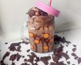 A picture of step 5 of Oreo chocolate shake.