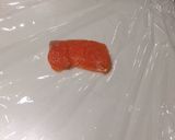 A picture of step 4 of Temari zushi(salmon).